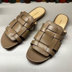 Marion Parke | 42 (10) Charlie Sandal